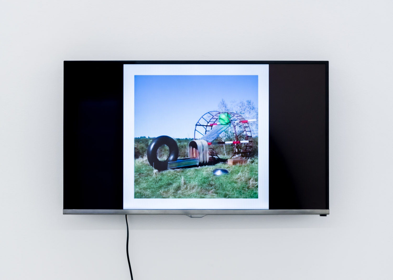 Installation view Flat Earthers / Freeman + Hood + Robertson + Rubenstein 